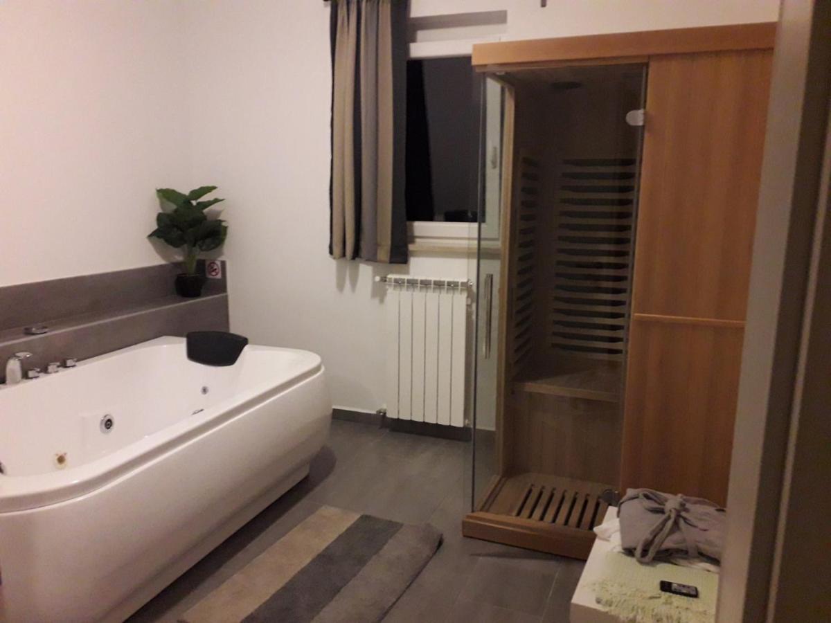 אומאג B&B Villa Vela מראה חיצוני תמונה