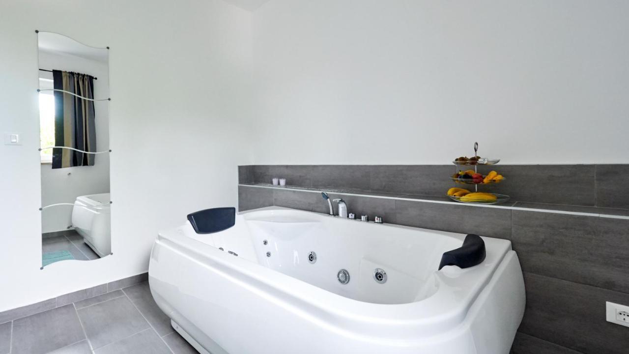 אומאג B&B Villa Vela מראה חיצוני תמונה