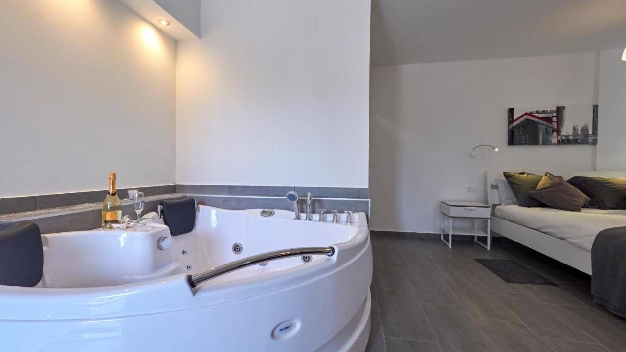 אומאג B&B Villa Vela מראה חיצוני תמונה